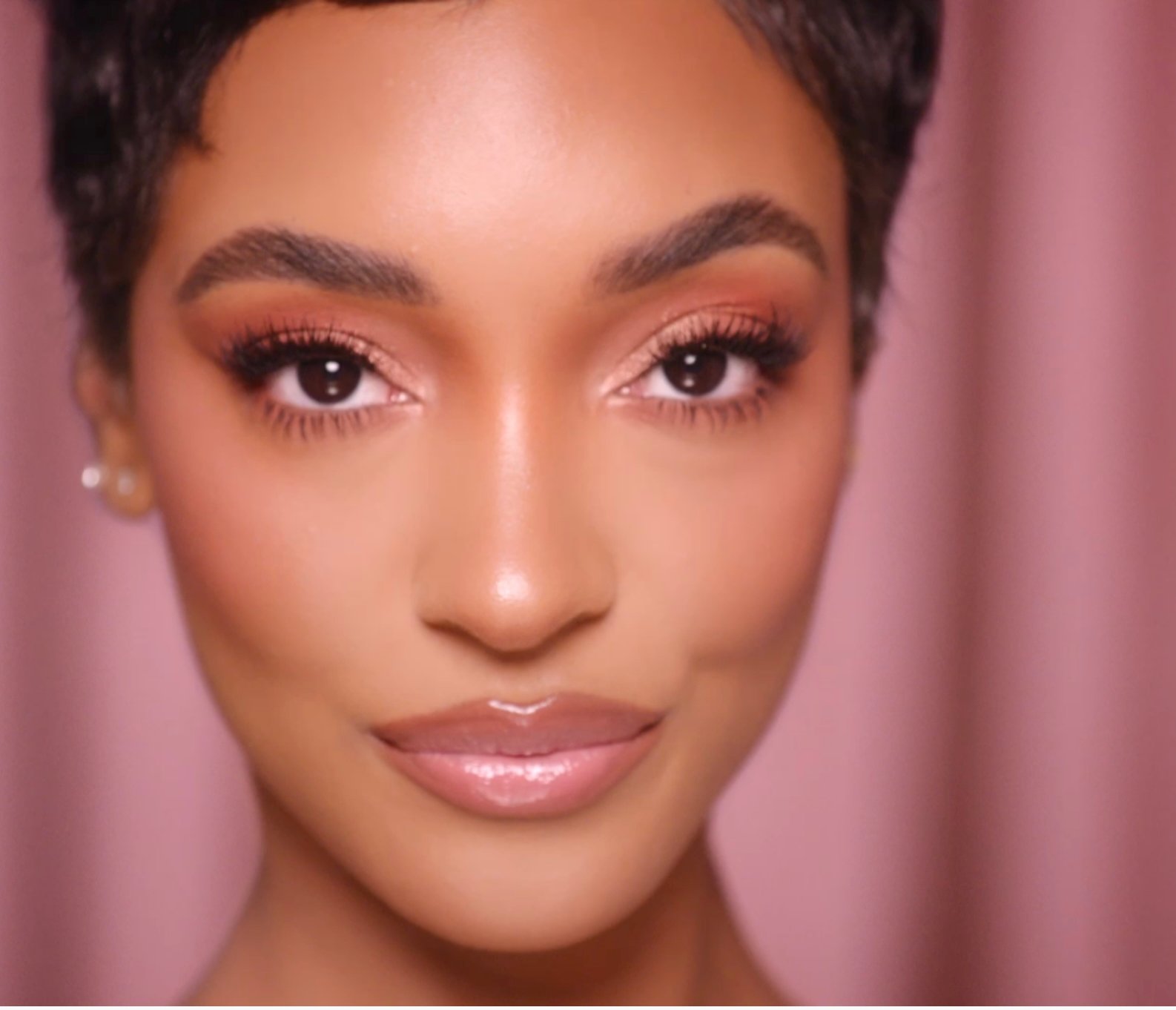 Charlotte Tilbury - 2x Make Up Look Tutorials